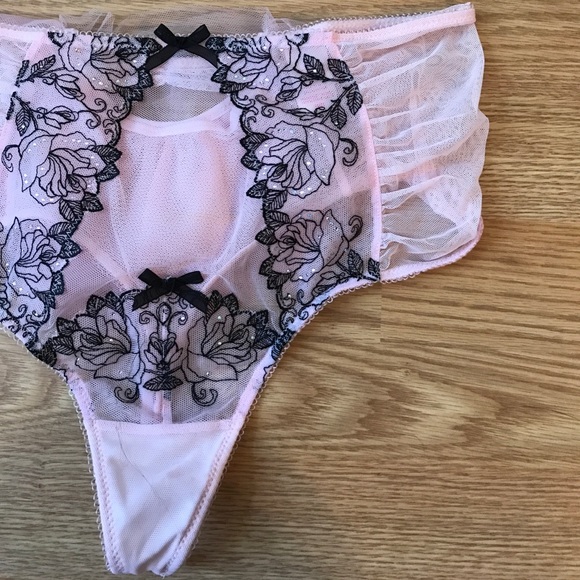 Victoria's Secret Bra - Picture 2 of 7