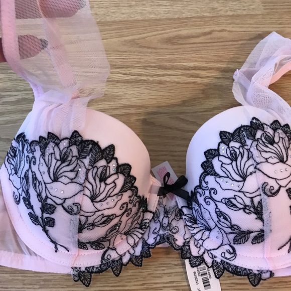 Victoria's Secret Bra - Picture 4 of 7