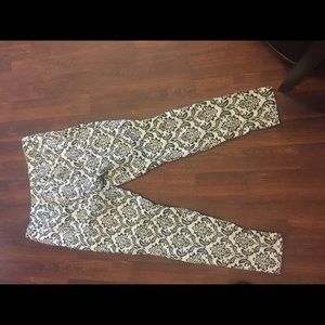 Stretch skinny jeans in damask print