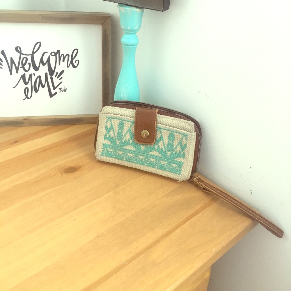 Buckle embroidered wallet