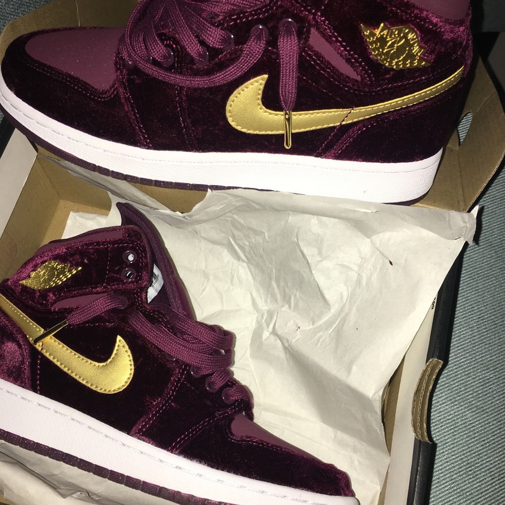 Nike Air Jordan 1 High Retro Velvet Heiress Maroon