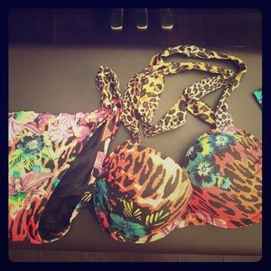3 pieces for $13 34C 34B Victoria's Secret bikinis
