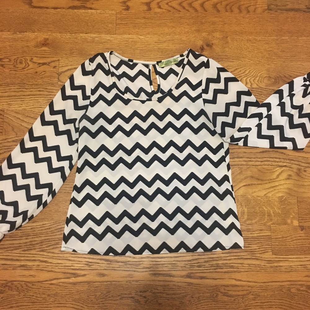 ❌SOLD❌ EUC Boutique Chevron Blouse