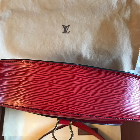 Authentic Vintage Red  LV EPI CAROUCHIERE GM Bag - Picture 6 of 6
