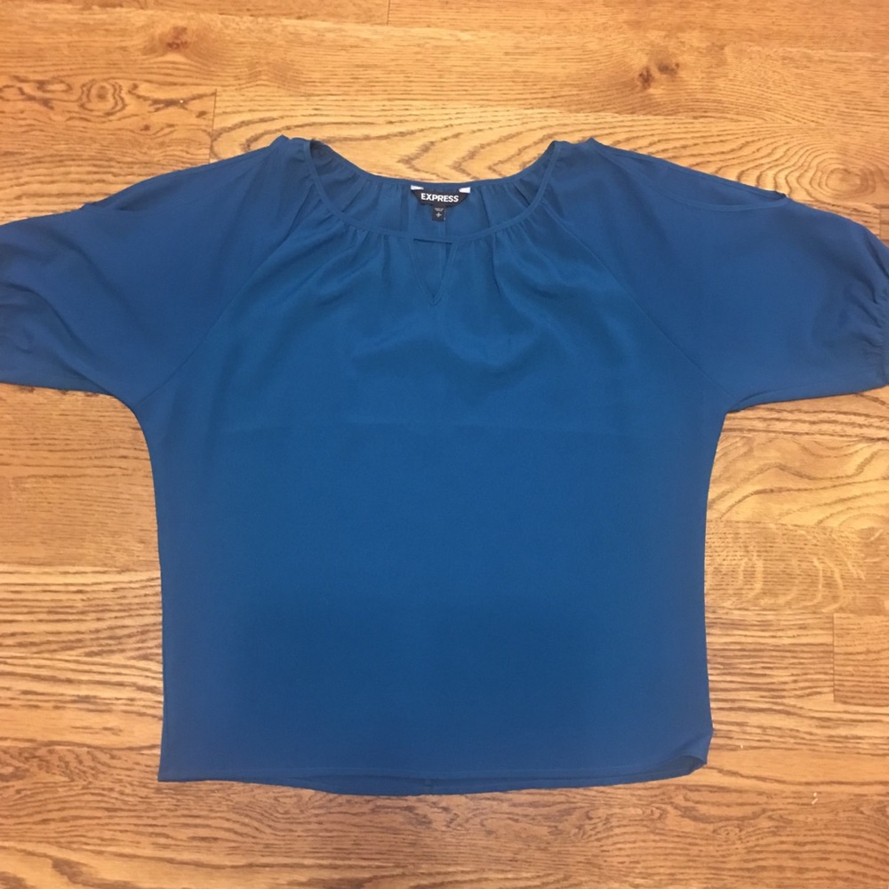 ❌SOLD❌ EUC Express Cold Shoulder Blouse