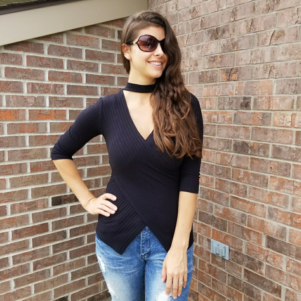 ▫️LAST▫️Flirty Choker Top/Sweater - Picture 2 of 5