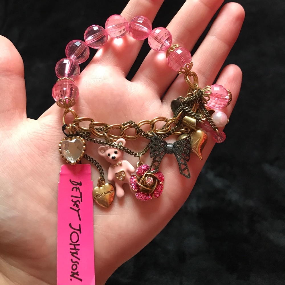 BETSEY JOHNSON BRACELET