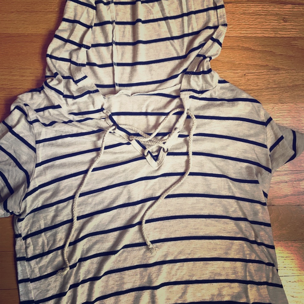 Short sleeved crossed shirt