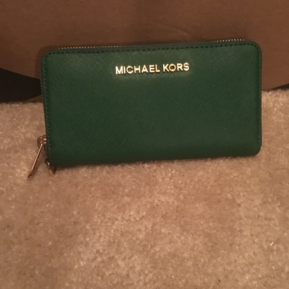 Green Michael Kors Woman's Jet Set Travel Wallet