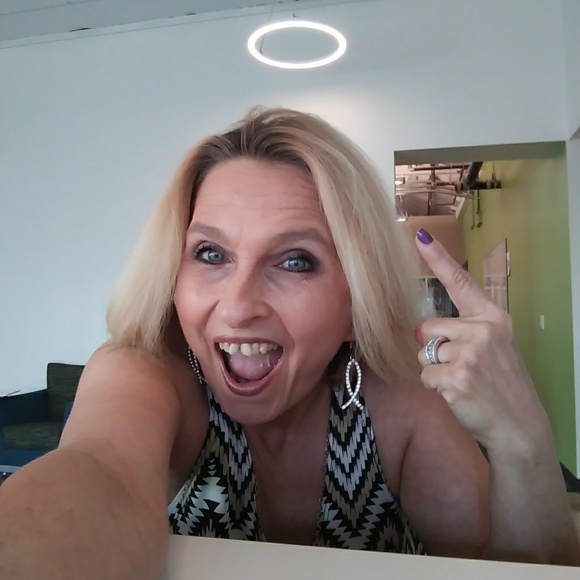 Meet your Posher, Sunnye - Picture 3 of 4