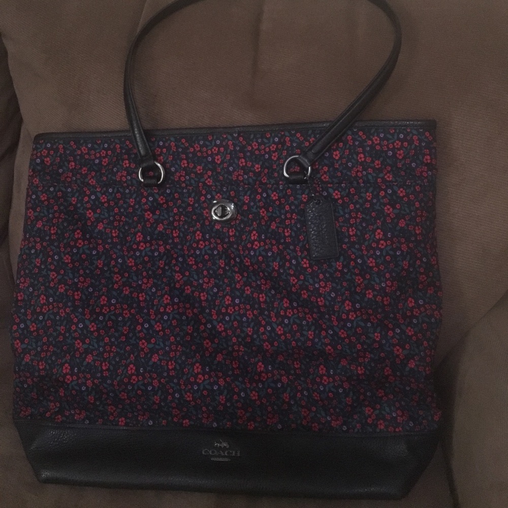 NWT Coach Ranch Floral Tote