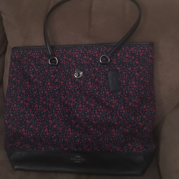 NWT Coach Ranch Floral Tote - Picture 1 of 6