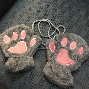 Cat gloves with cut out fingers