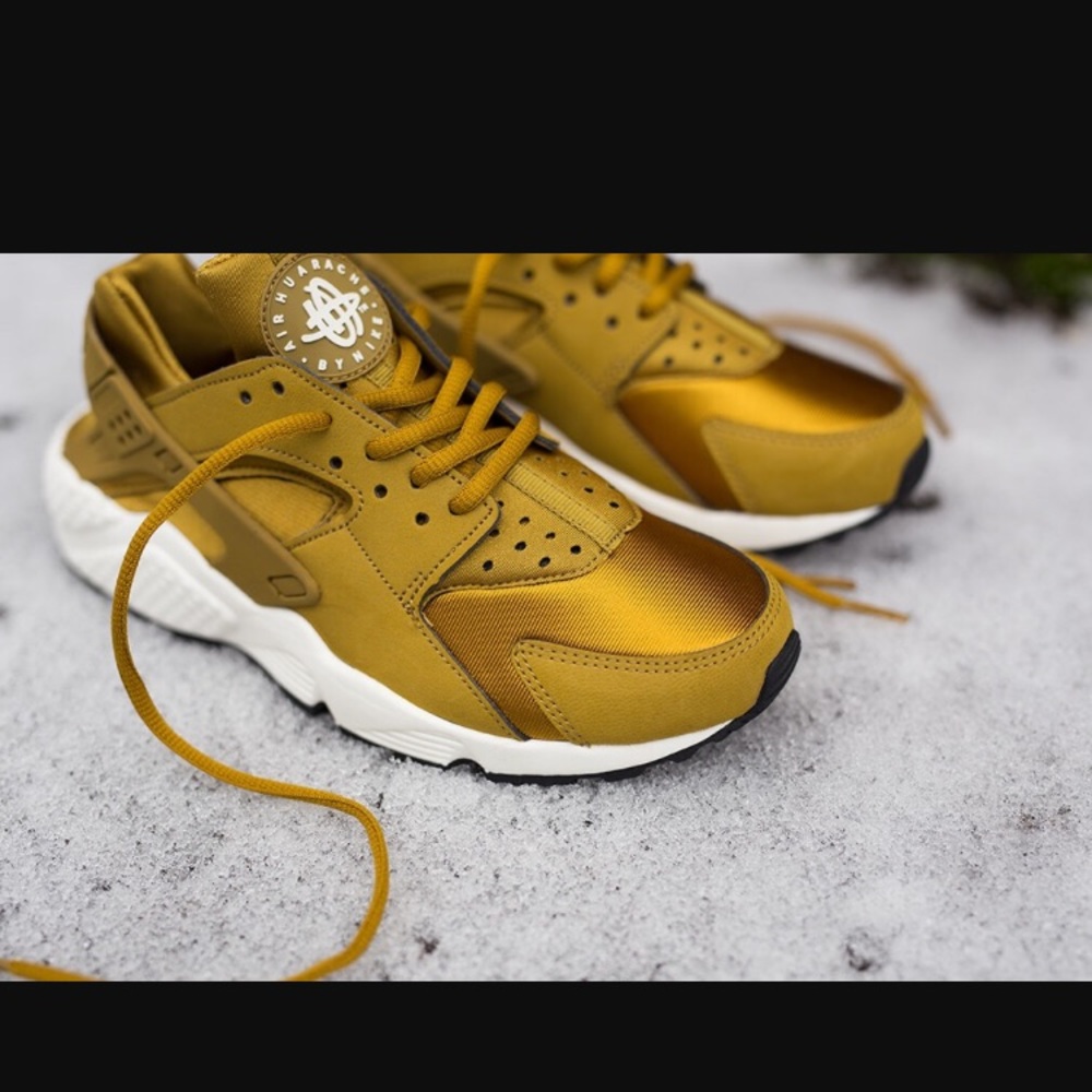 ISO Nike huarache bronzine