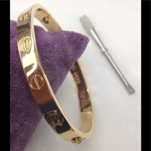 Celebrity Love Bangle (Gold) High Quality!!!