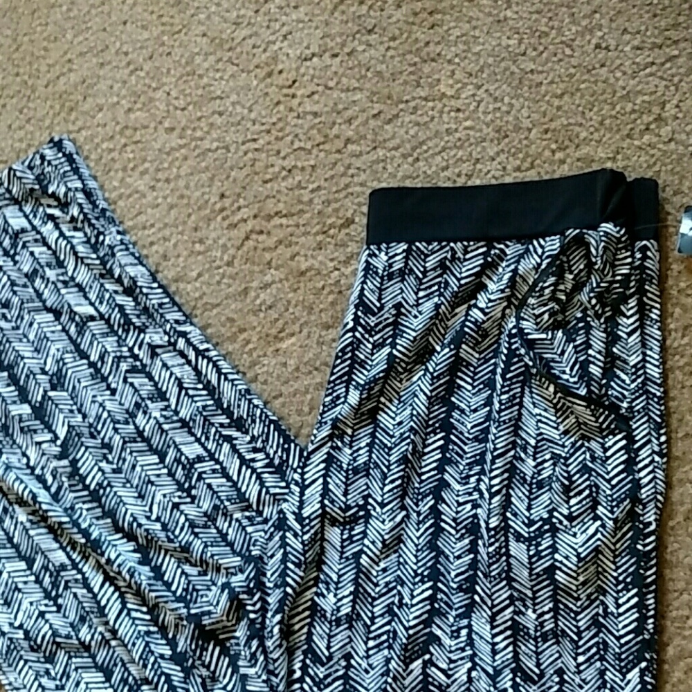Pants 🎈🎈 - Picture 2 of 5