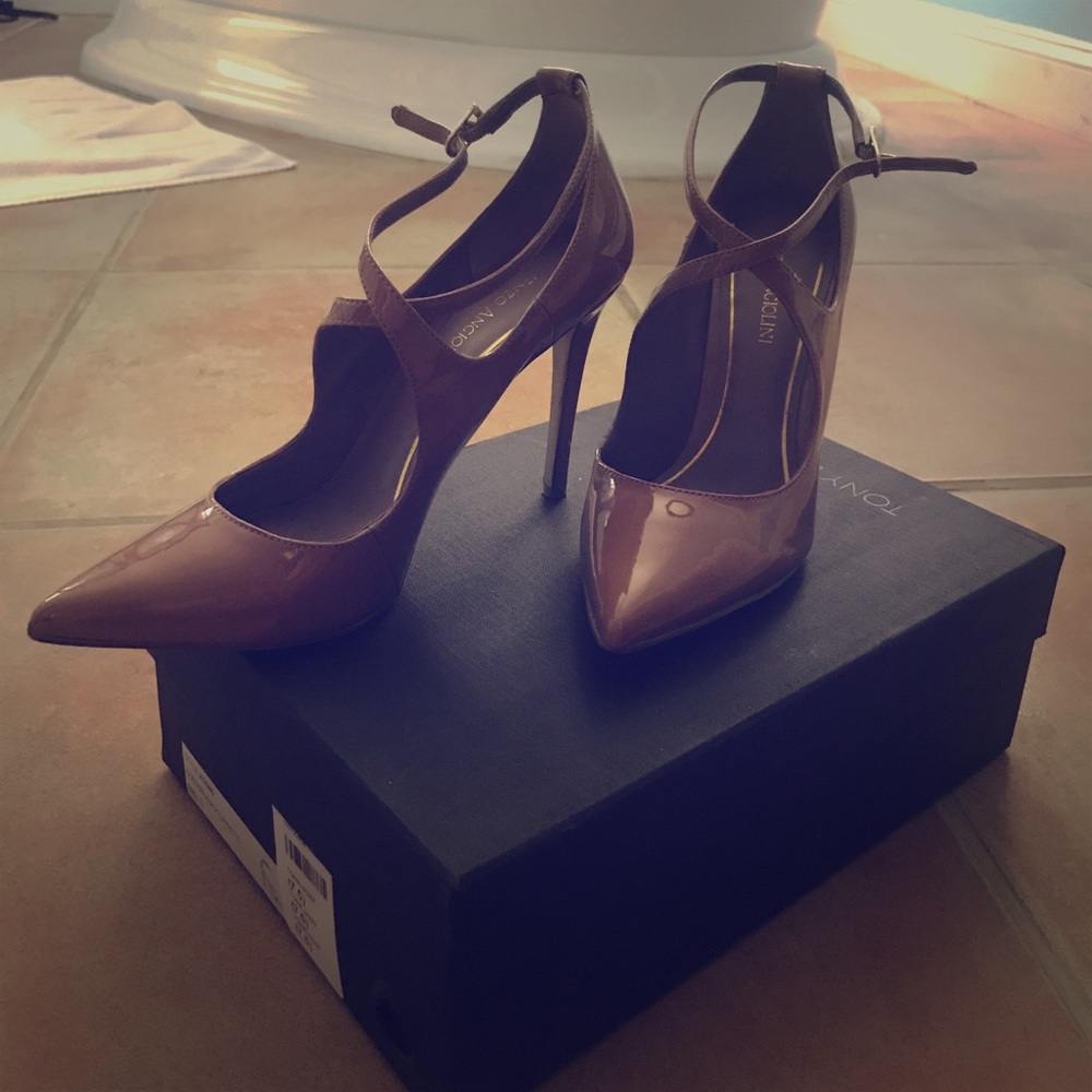 Heeled cross strap pumps by Enzo Angiolini