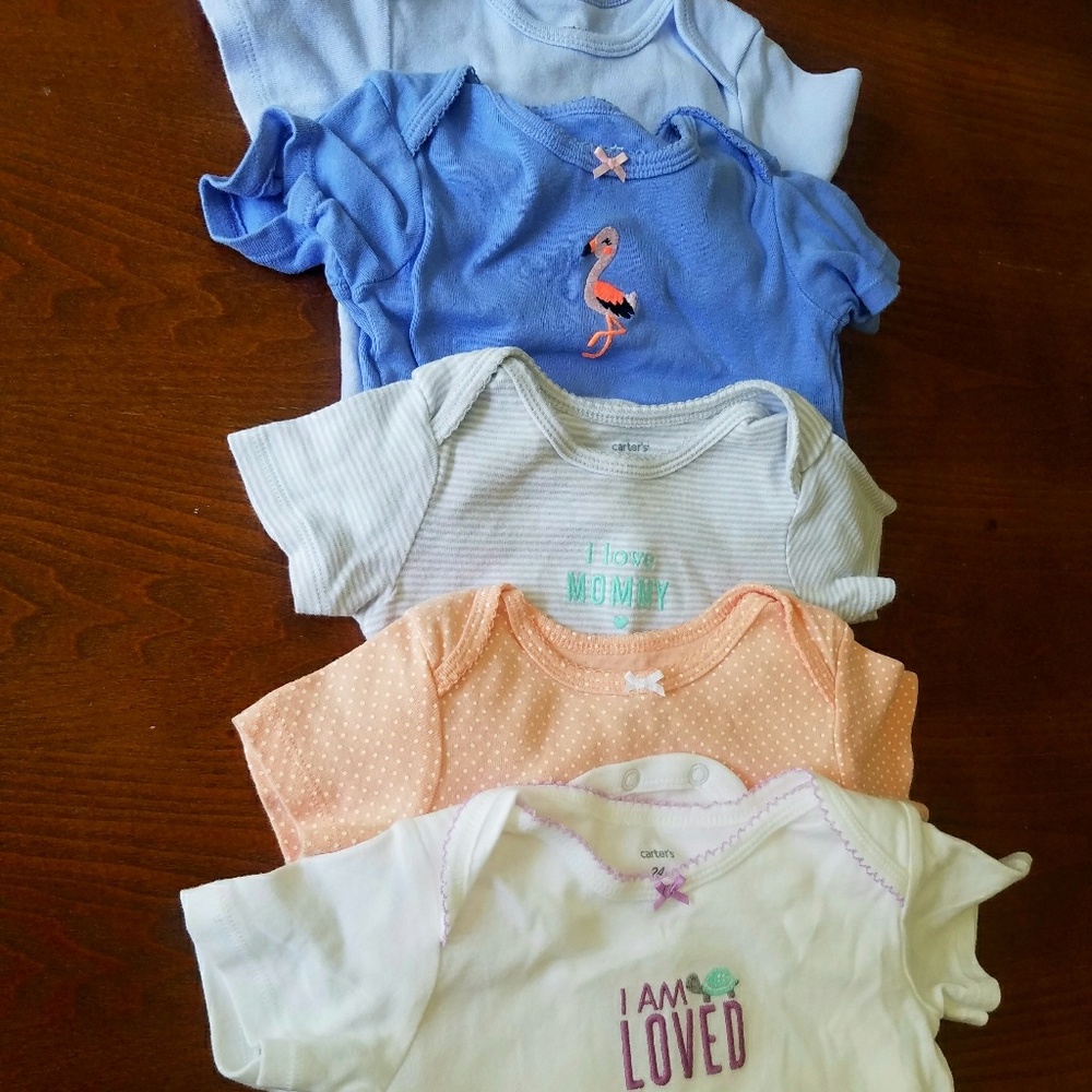 Lot 5 carters onesies 5 for 10$