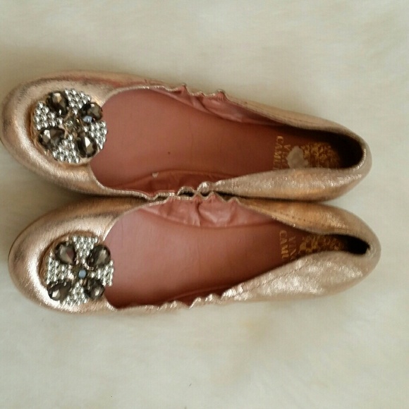 VINCE CAMUTO SHOES - Picture 2 of 4