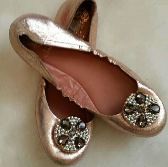 VINCE CAMUTO SHOES - Picture 3 of 4