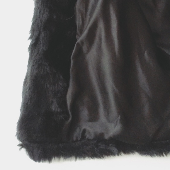 LOWEST ❗️5⭐️NWT Betsey Johnson faux fur vest - Picture 5 of 5