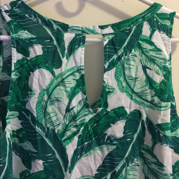 Green Sleeveless Shirt - Picture 2 of 3