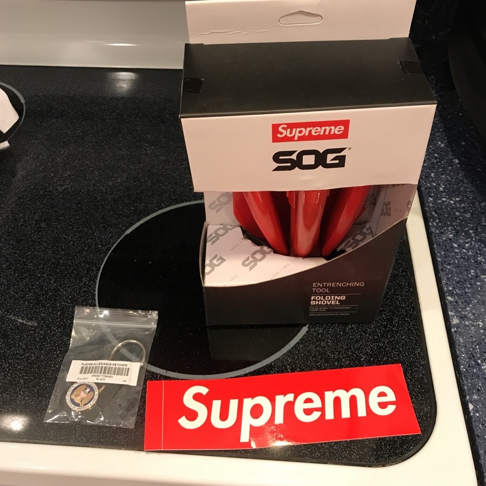 Supreme Bundle-Shovel & Pledge Allegiance Keychain