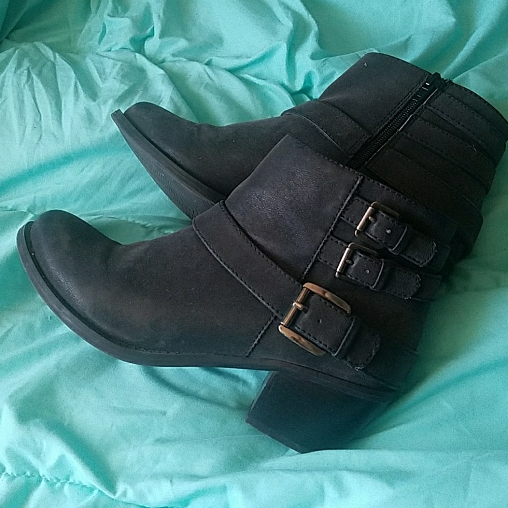 ! SOLD ! Brand new black booties