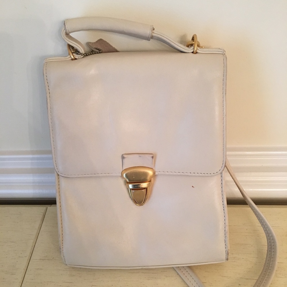 Ladies crossbody geniune leather handbag.