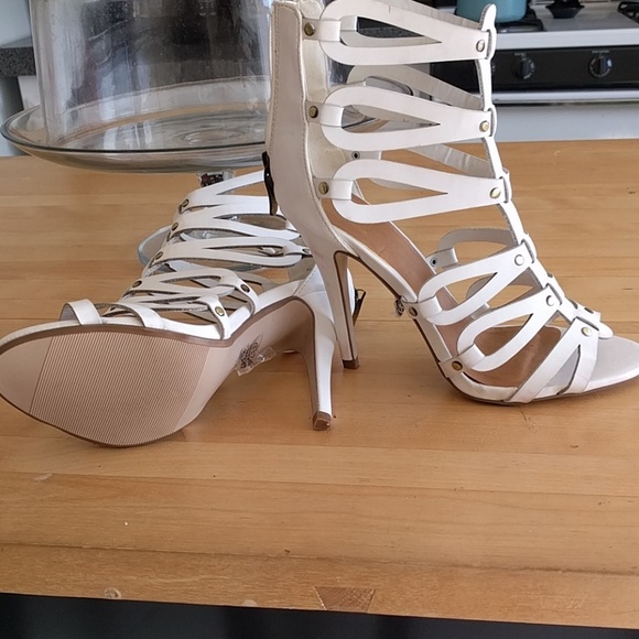 White shoes - Picture 1 of 3