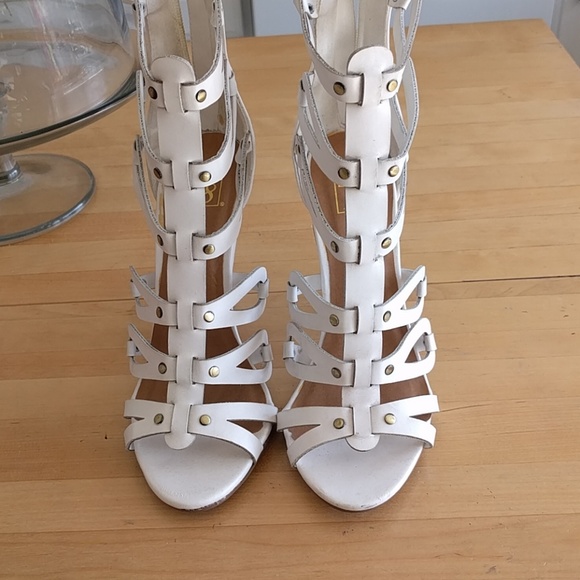 White shoes - Picture 2 of 3