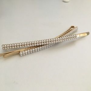 Dainty pearl barettes