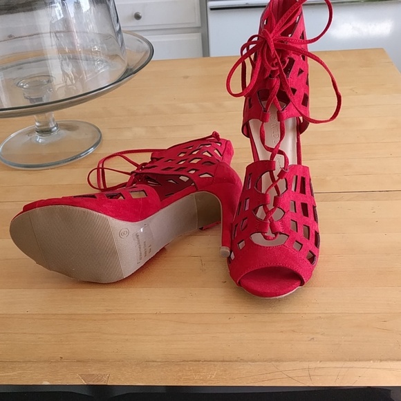 Shoes - Picture 1 of 2