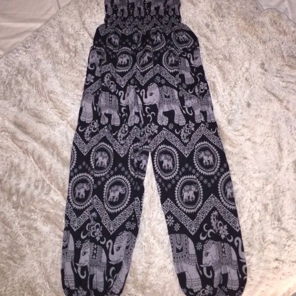 Forever 21 Pants - Stunning elephant jogger pants 💕