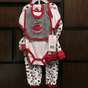 NWT infant girls 3/6 month 7 piece gift set