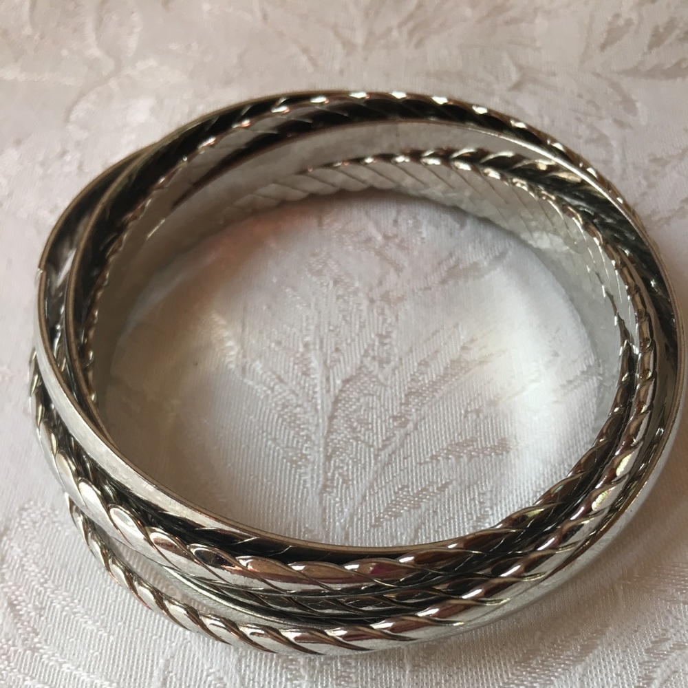Bangle bracelet