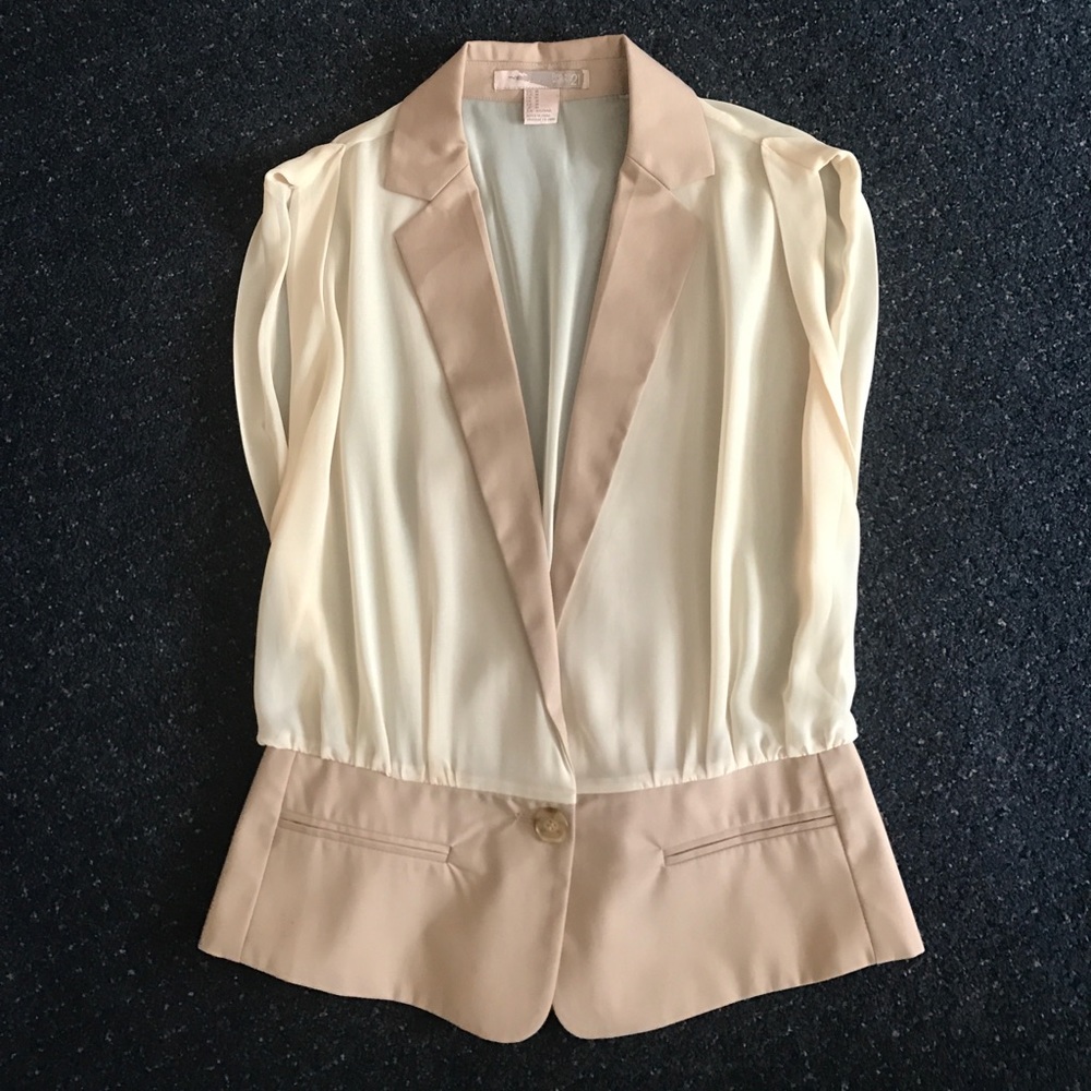 Sleeveless chiffon blazer