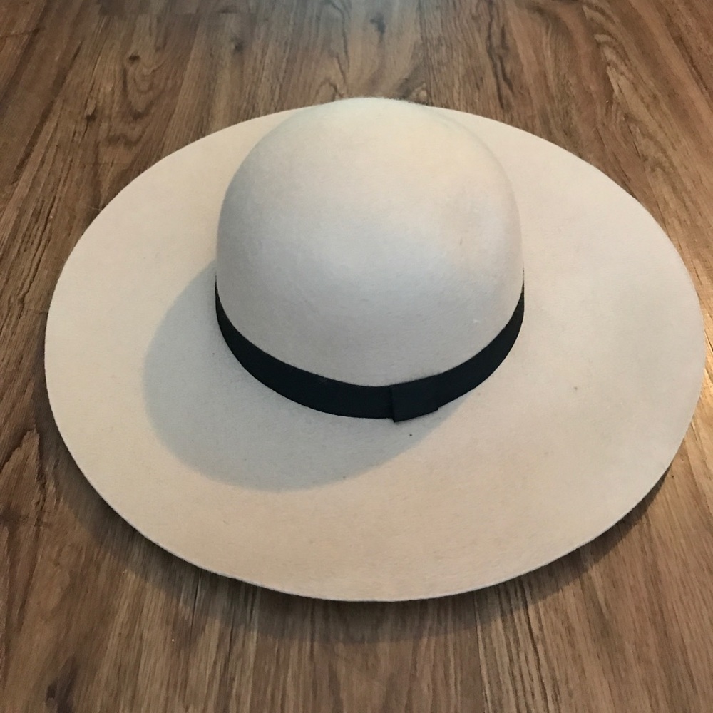 Jessie James Decker Floppy Hat