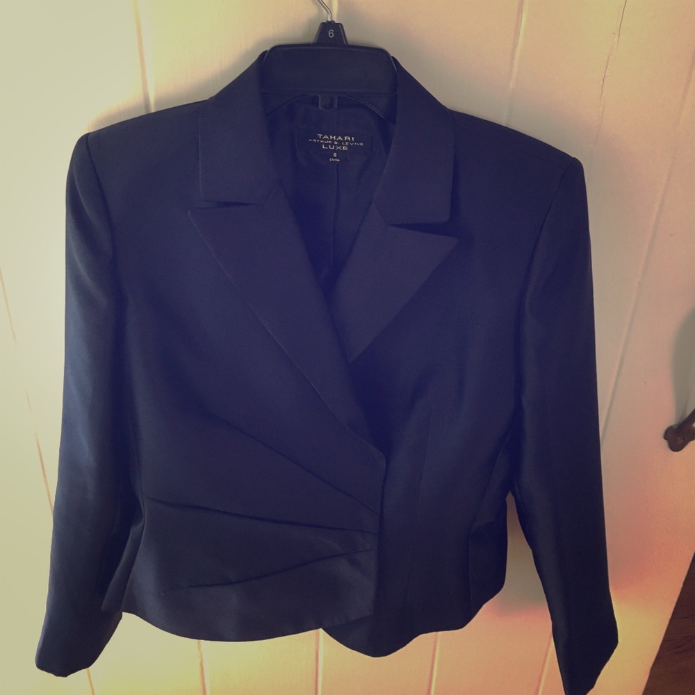 Tahari silky beautiful  jacket