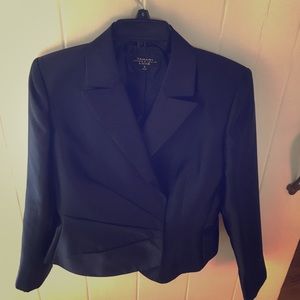 Tahari silky beautiful jacket