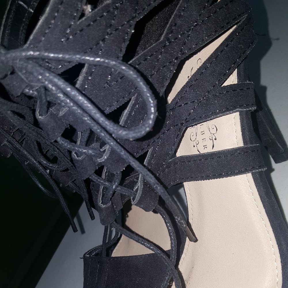 Heels - Picture 3 of 3