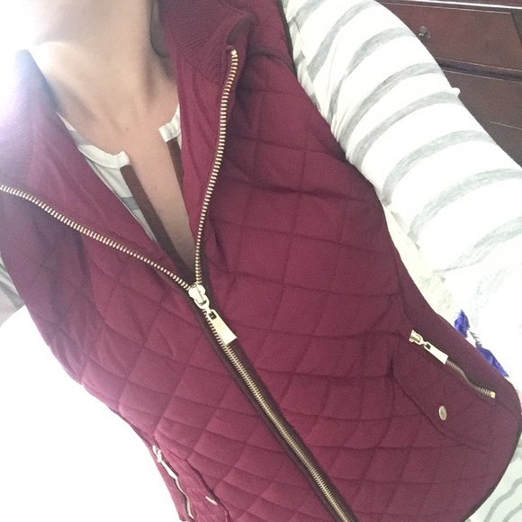 1 LEFT! LG Quilted burgundy vest! ❄️ - Picture 6 of 6