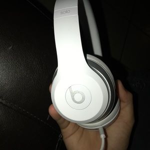 beats solo 2 white headphones