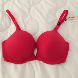 VS Fabulous plunge 32DD