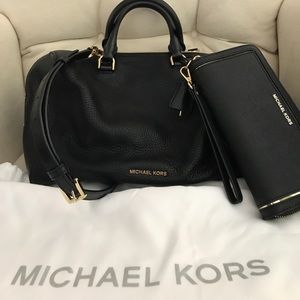 💯 Auth. Blk Med.leather Michael Kors 👜 w/wallet