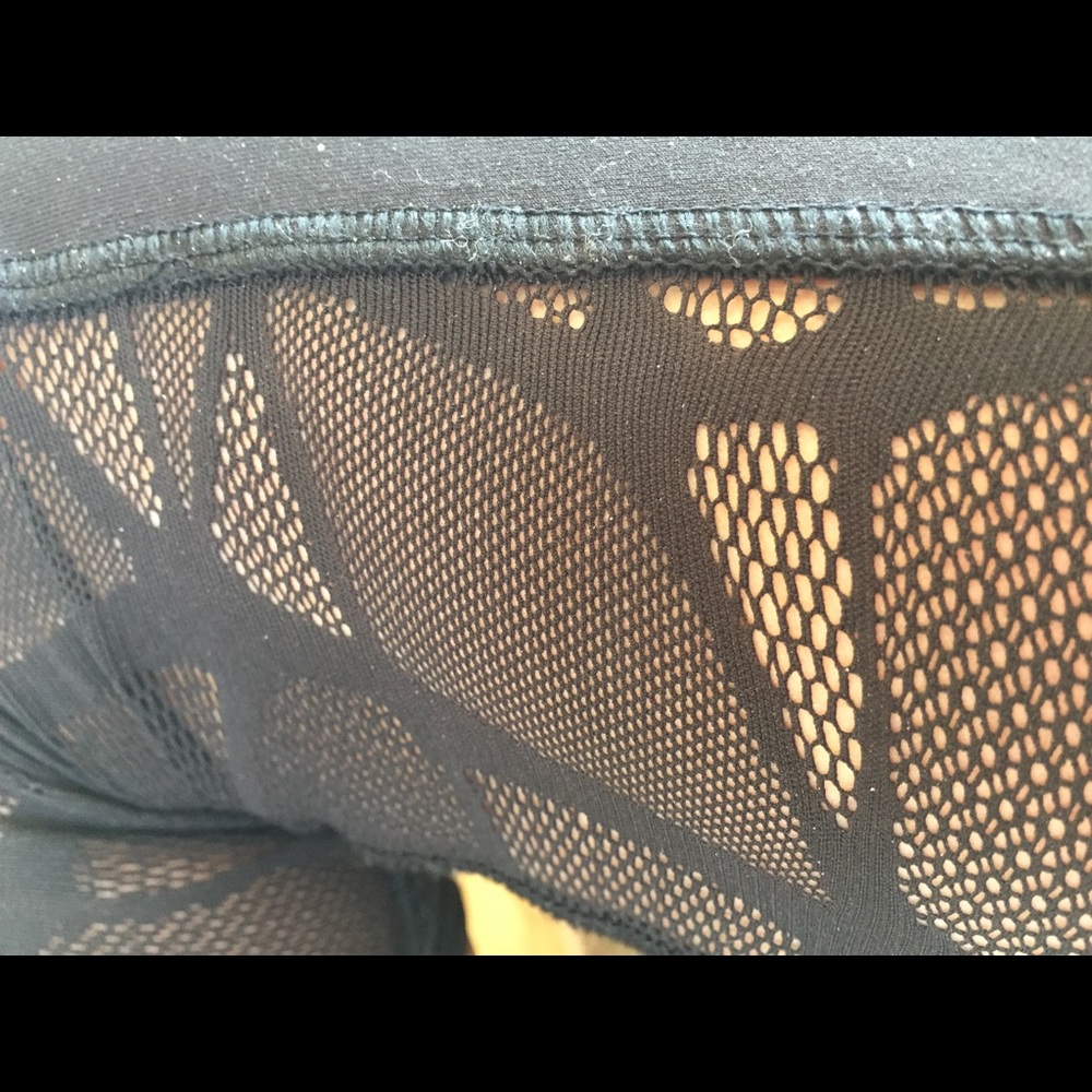 Looking to BUY lululemon crops with this pattern!