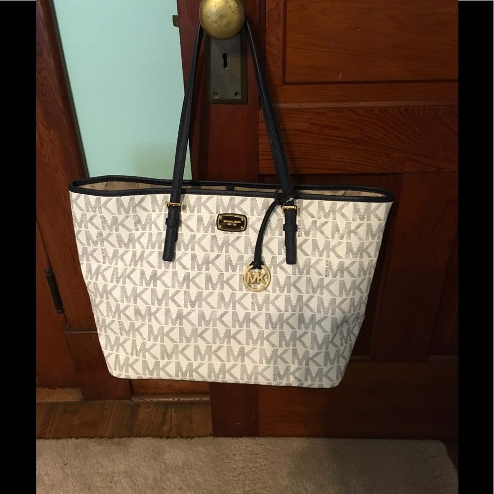 NEW WITH TAGS Michael Kors Large Tote vanilla navy
