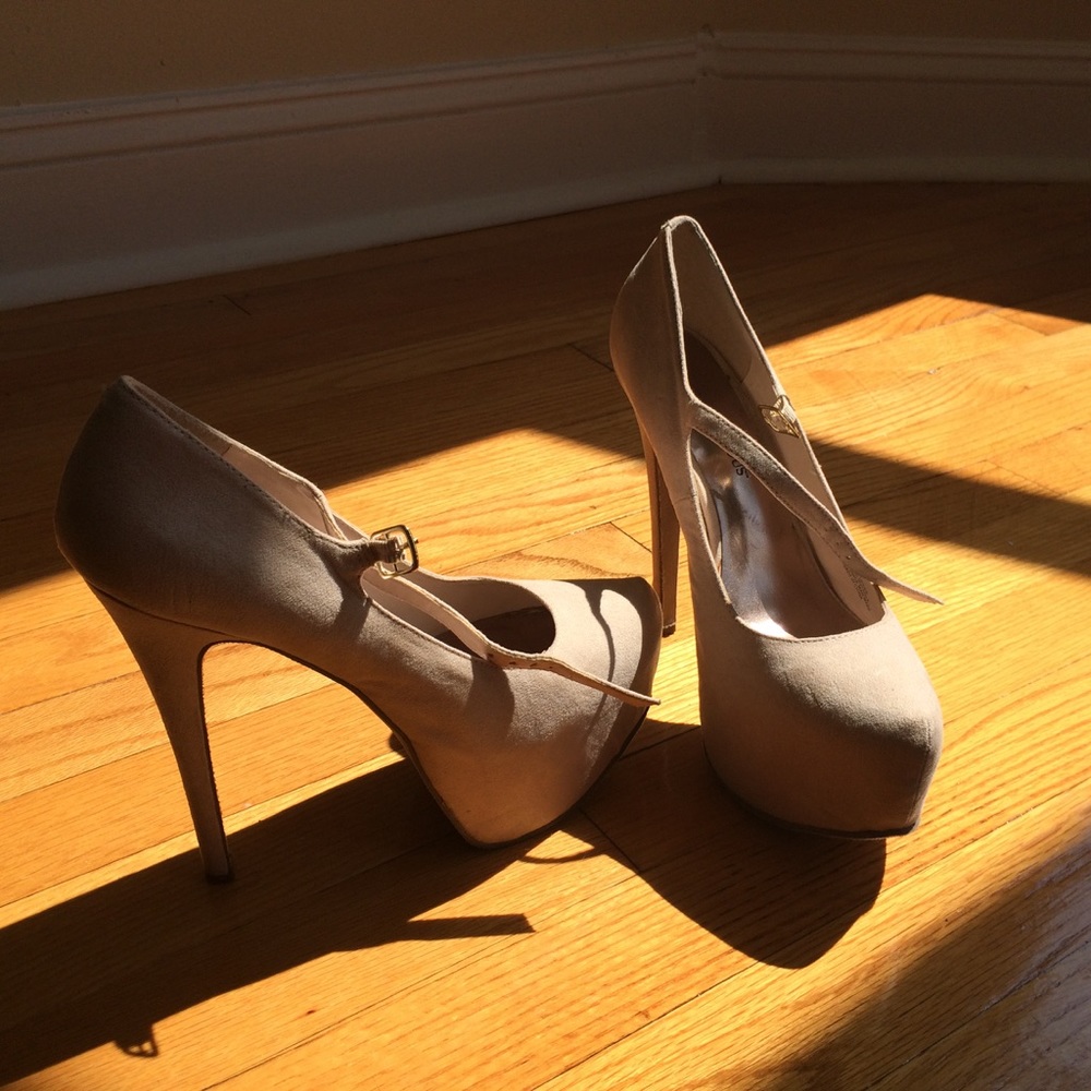 Shoes - Picture 2 of 3