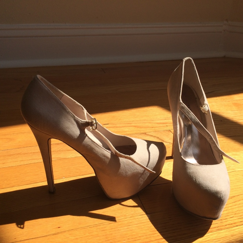 Shoes - Picture 3 of 3