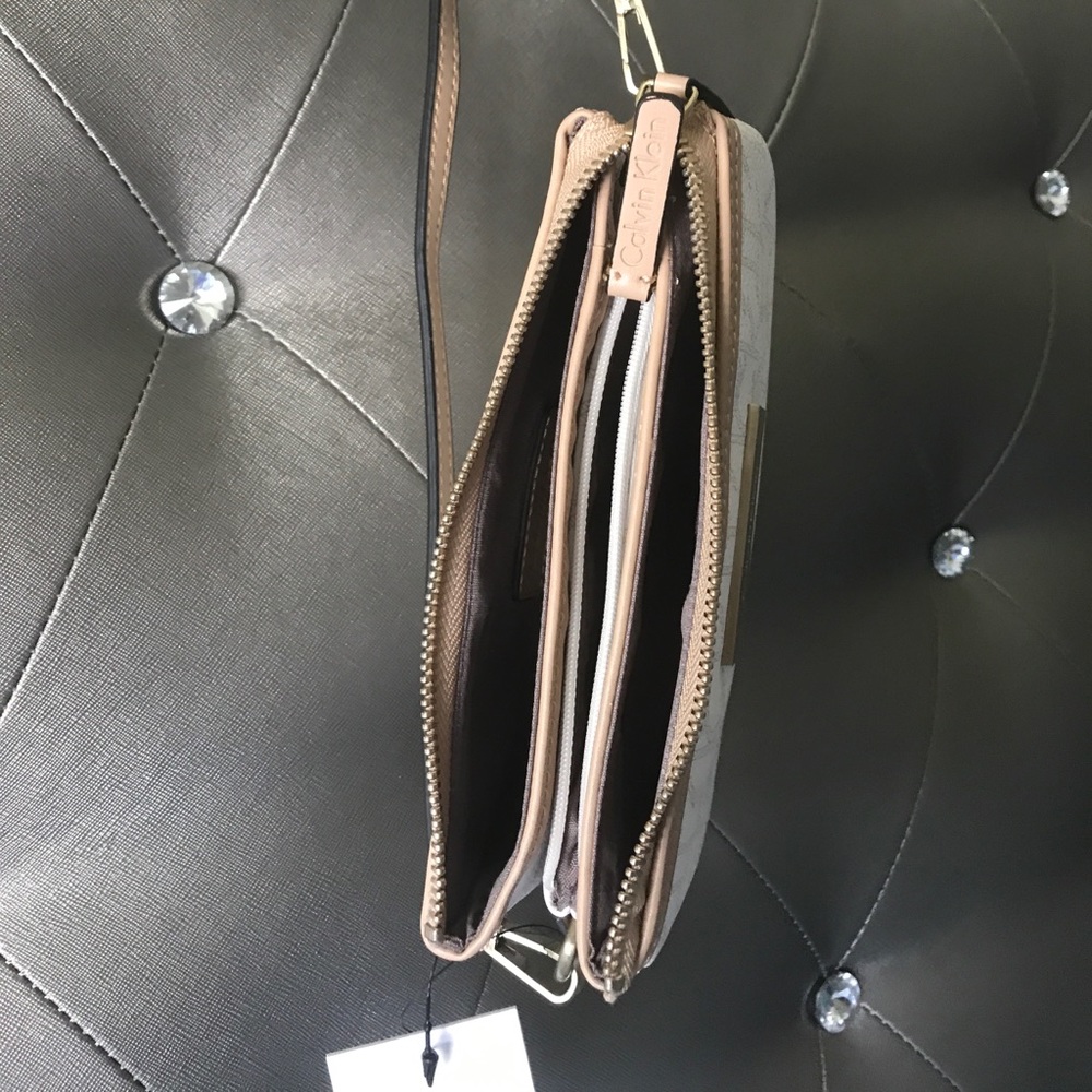 Calvin Klein Jordan wristlet - Picture 5 of 6